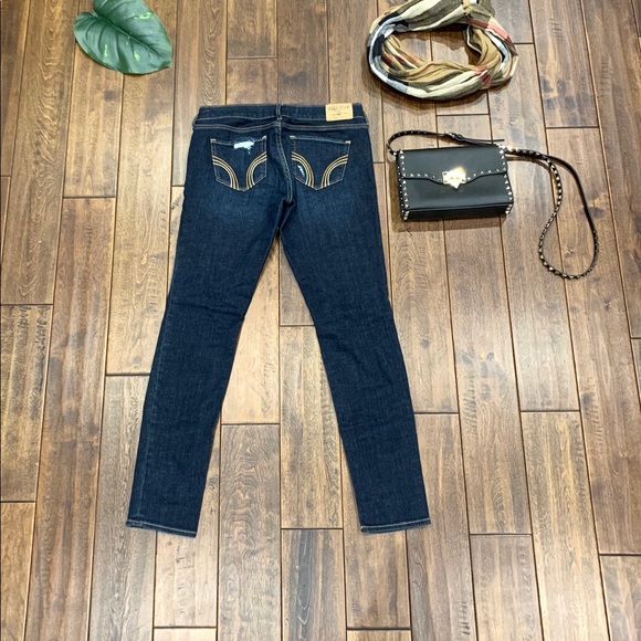 Hollister Skinny Jeans β¨ - Picture 2 of 6